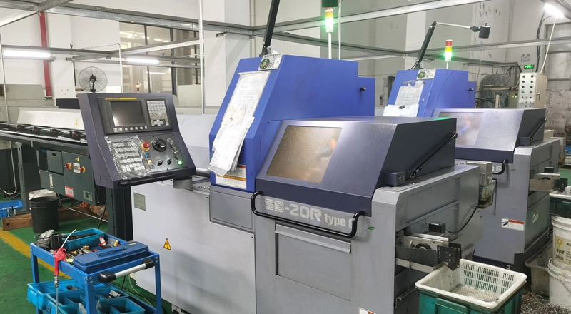 Tour CNC de type suisse utilisée dans la production de copings chez Manners Technology